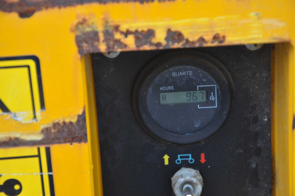 Zwyżka podnosnik podest ruchomy kompaktowy jcb Genie jlg 2646 E 10  M