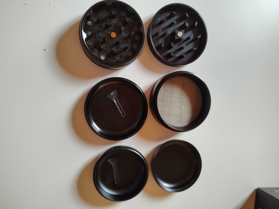 Grinder Giyotin + Caixa de Armazenamento - Ótimo Estado