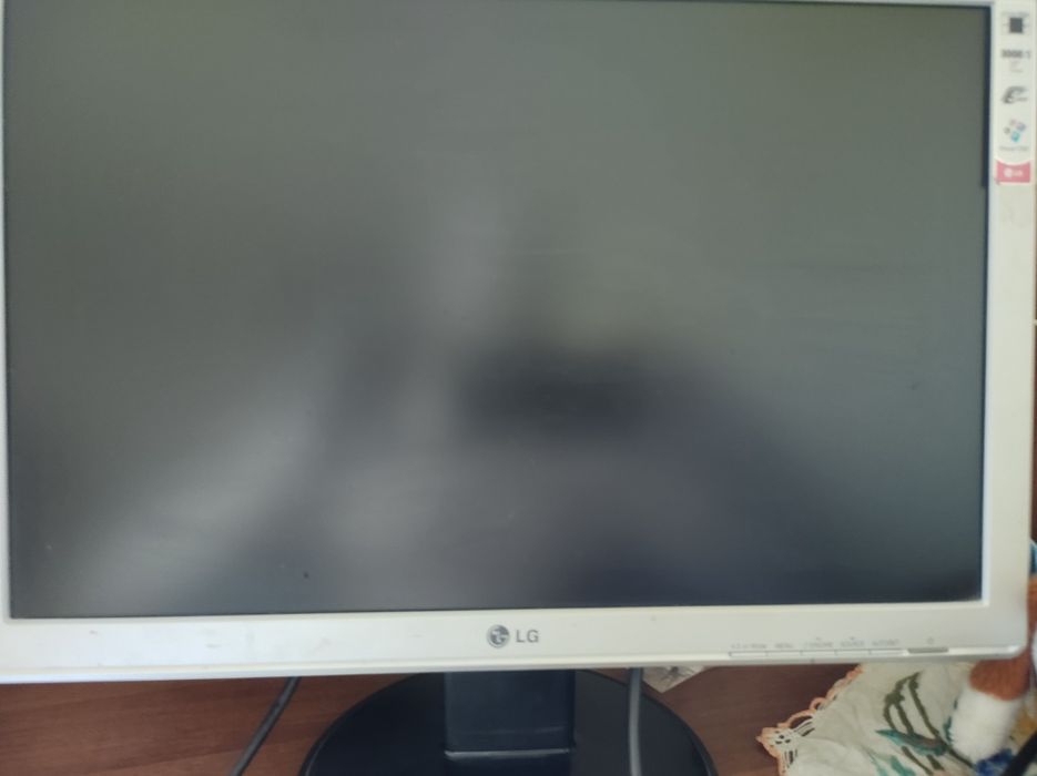 Монитор LG Flatron W1942TT в идеальном состоянии