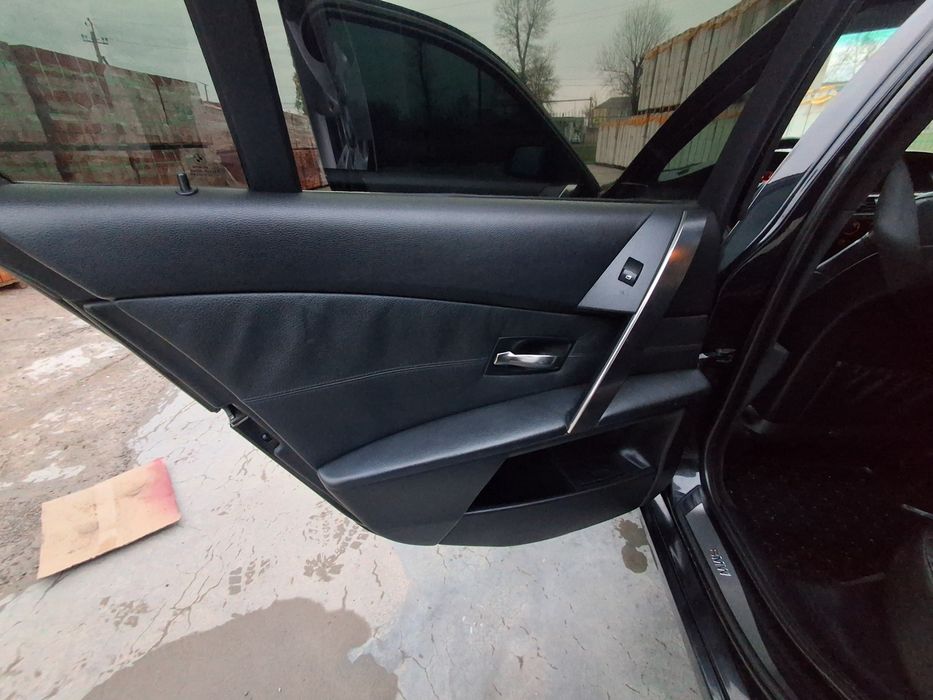 BMW E60. 2.2  МКПП,