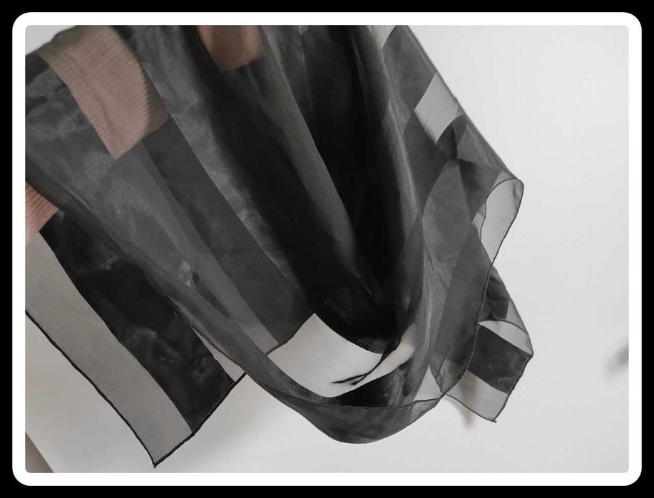 Czarny szal chusta 32 cm x 136 cm w pasy