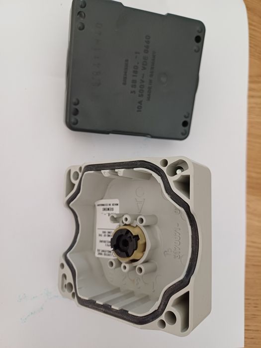 Kluczyk Siemens i puszka -Wrocław