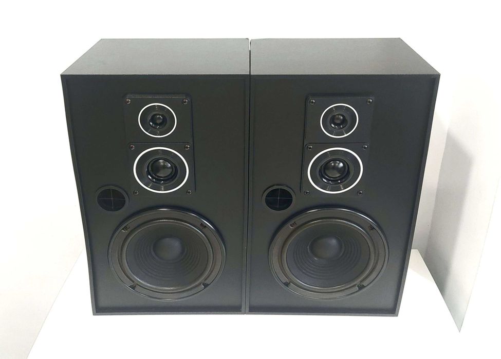 Colunas de 3 vias "Bass Reflex" do fabricante germânico WHD (140w)