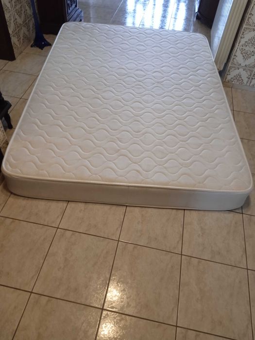 Vendo um bom colchão