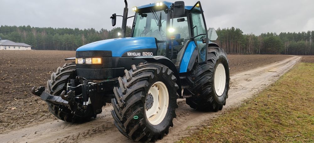 New Holland -Ford 8260
