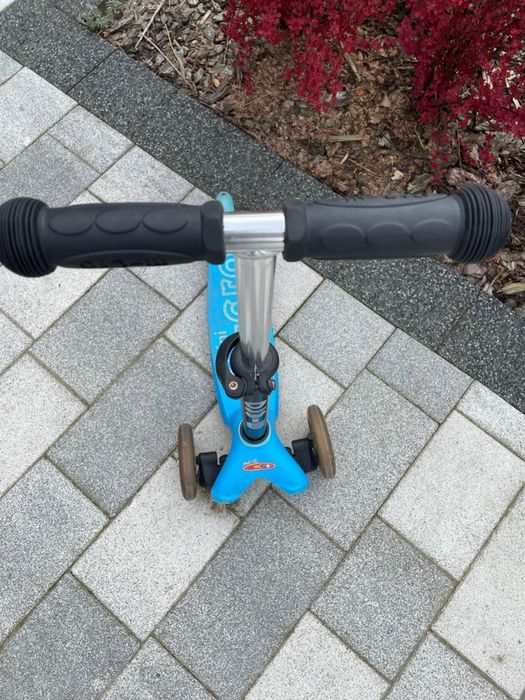 Mini 2 go micro deluxe plus niebieska hulajnoga
