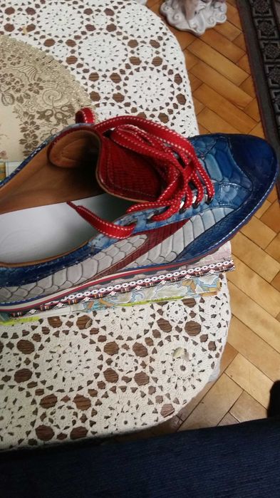 Шкіряні туфлі. Виробник Італія