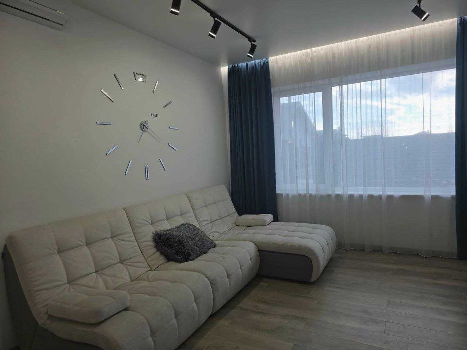 Продам дом на берегу озера с бассейном в КГ"Межречье" от собственника.