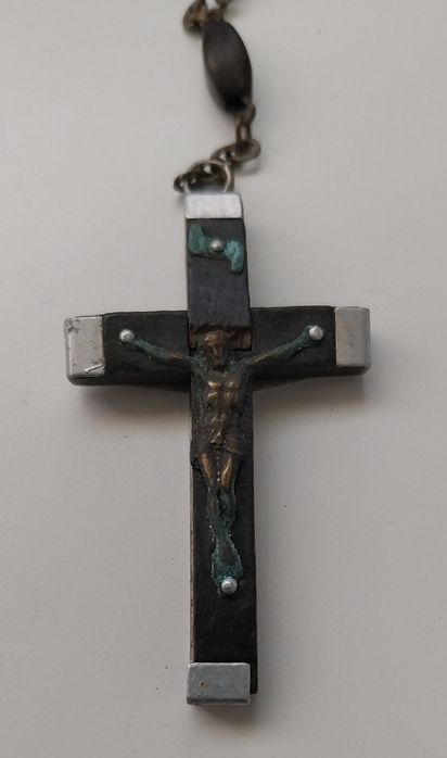 Terço antigo possivelmente em pau preto