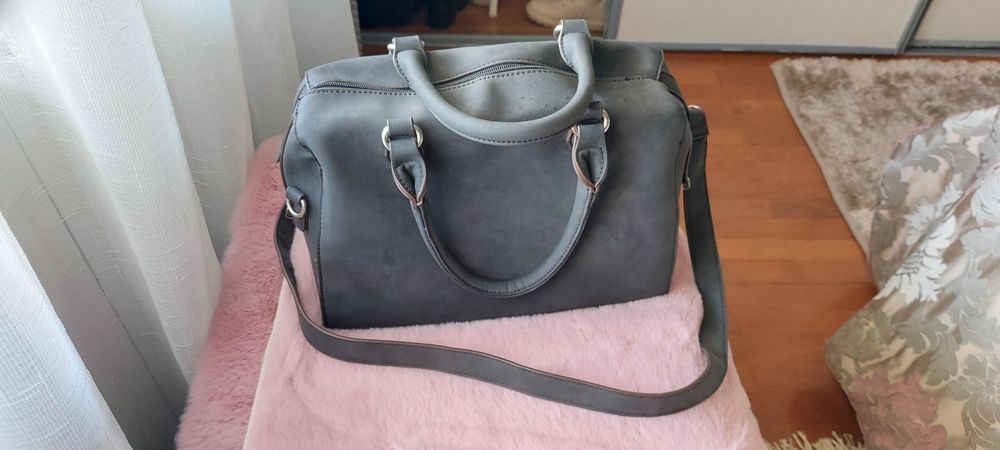 Carteiras de senhora quase como novas