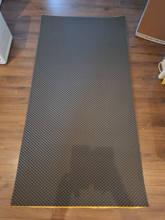 Mata gąbka wygłuszająca 100x200 cm samoprzylepna