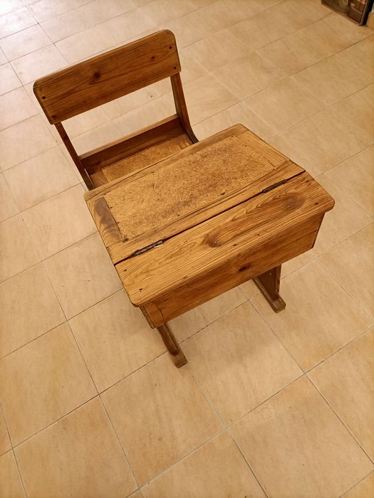 Escrivaninha antiga escola primária