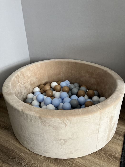 Продам сухий басейн з кульками