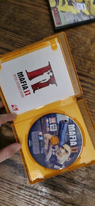 Pudełka z płytami po grach