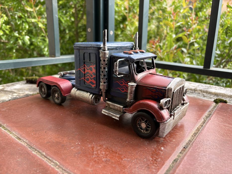 Camião minuatura vintage
