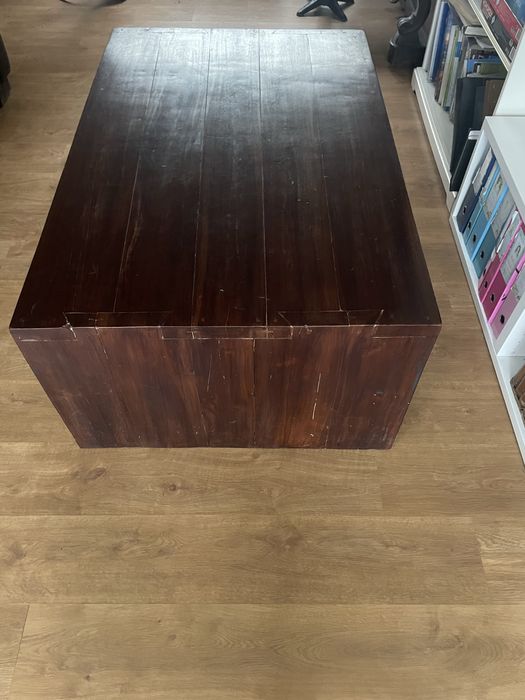 Mesa de centro em madeira maciça