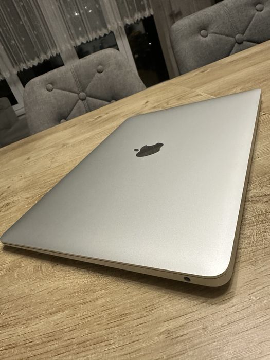 Jak Nowy MacBook M1 256GB