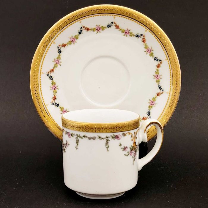 Chávenas antigas de café e chá, marcadas