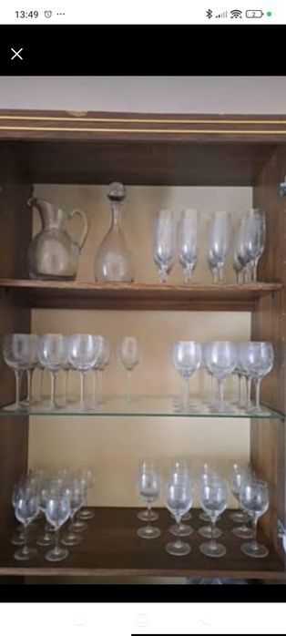 Serviço de copos de vidro muito bonito