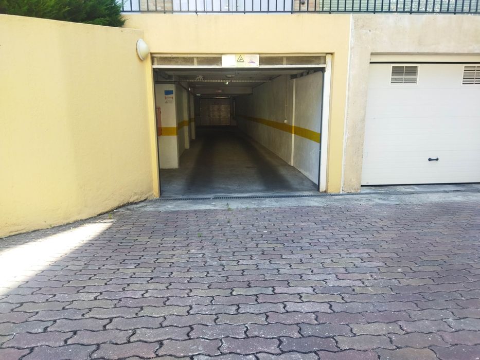 Garagem box, parqueamento, arrecadação, armazém, storage, luz