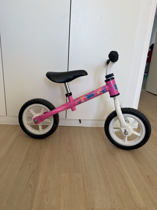 Bicicleta menina sem pedais
