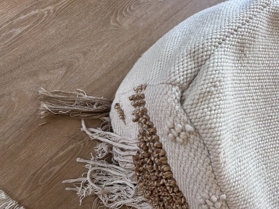 Puf ou pousa pés rústico de fabrico artesanal