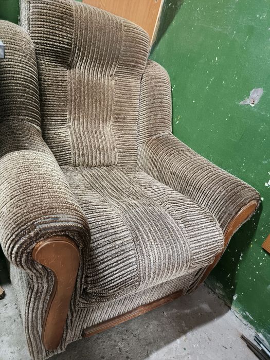 Продам крісло в хорошому стані