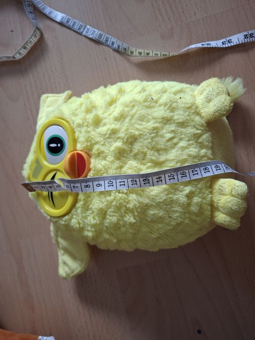 Żółta maskotka Furby