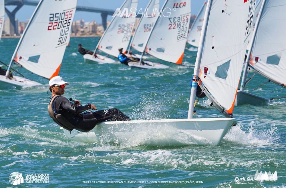 ILCA - 4 (base) e 6 (base + 3 velas), 2021, carrinho, capa, foils - usado