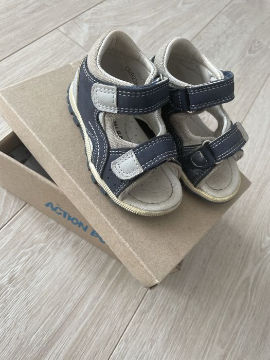 Sandałki chłopięce r. 20