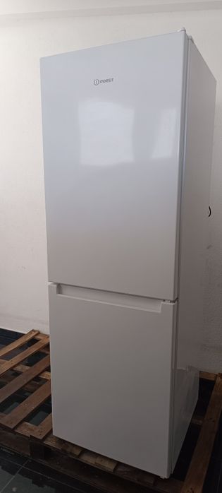 Frigorífico combinado Indesit