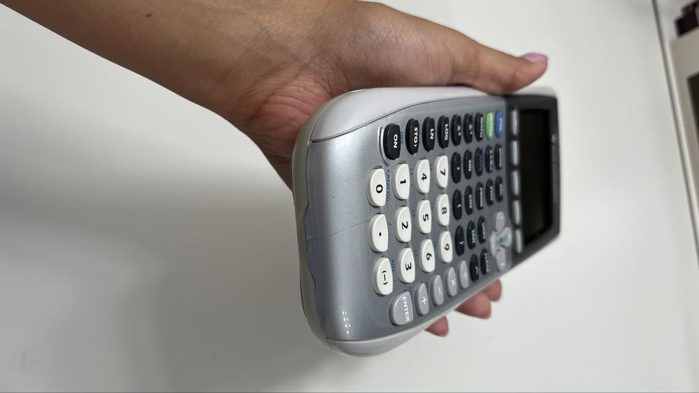 Texas Instruments TI-84 Plus Silver Edition — Calculadora Gráfica