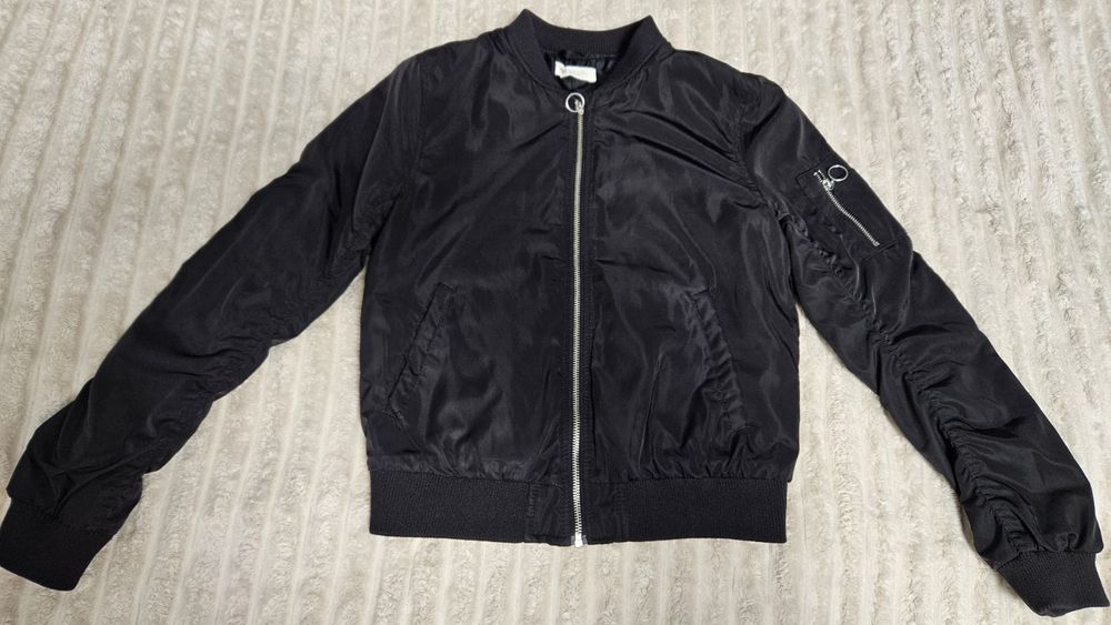 Продам бомбер H&M