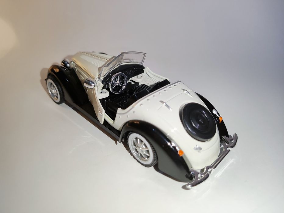 Audi Wanderer W25K Roadster — Modelo 1:32 Branco/Preto