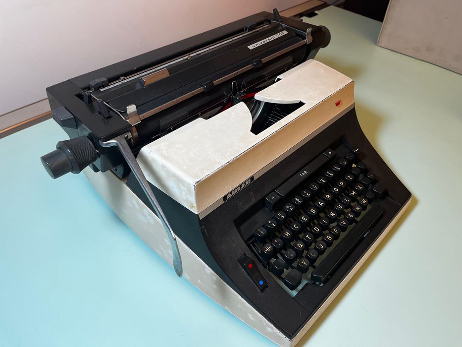 Máquina de Escrever Adler Universal 200 - Formato A3