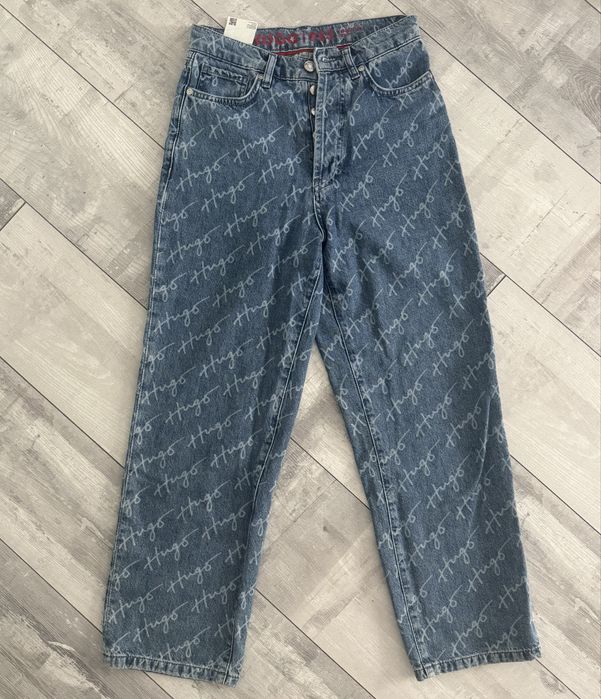 Джинсы Hugo с надписями