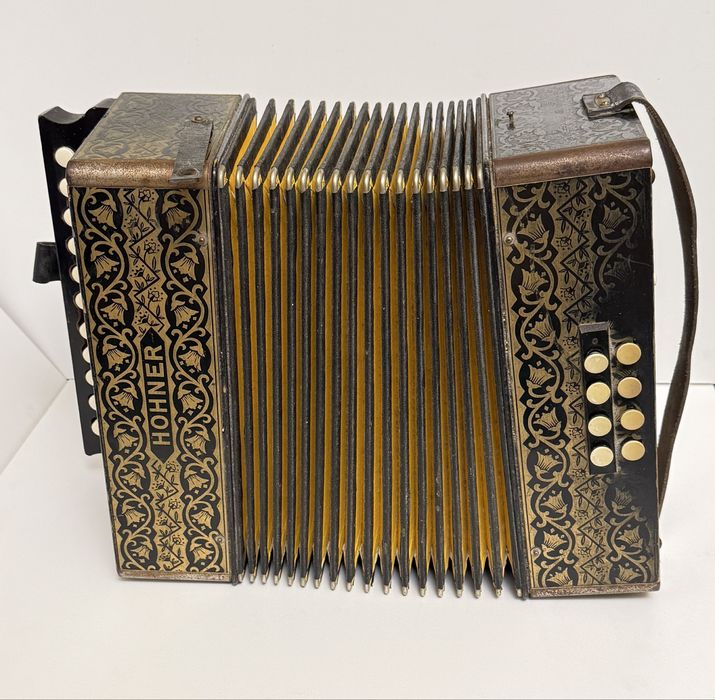 Stary zabytkowy przedwojenny mały akordeon guzikowy HOHNER