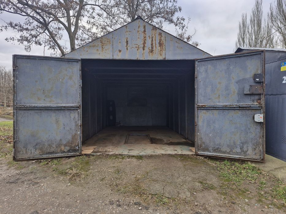 Продам гараж возле Астории 9