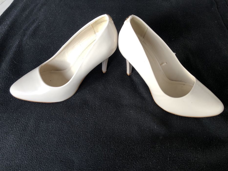 Buty szpilki eleganckie beżowe tanio!