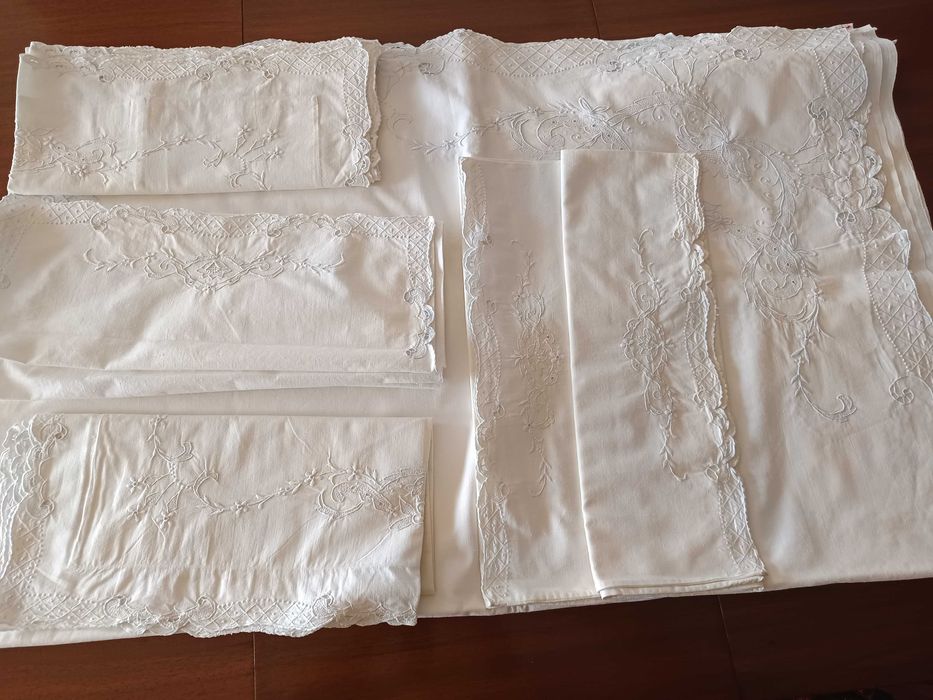Lençóis antigos brancos com rendas e/ou bordados (desde 50€)