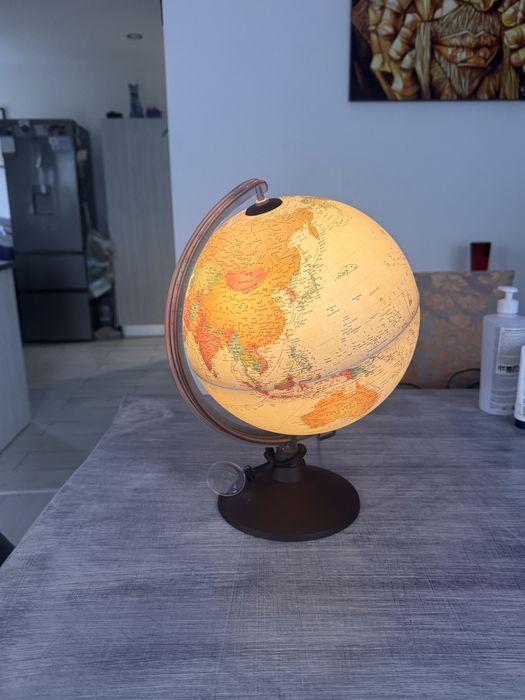Globo lâmpada decorativo com lupa