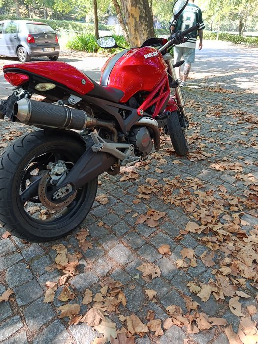 Ducati  Monster 696 (2009)    Vendo ou troco por automóvel.