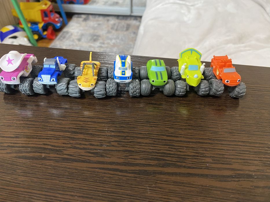 Фігурки Вспиш і команда , машинки , вспыш и команда
