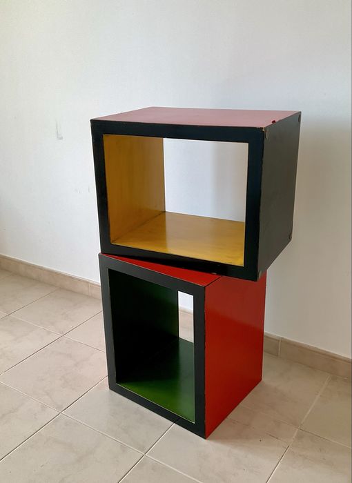 2 cubos laqueados de madeira, multicores