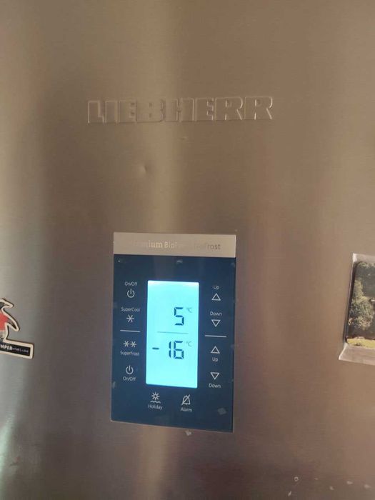 Холодильник LIEBHERR Premium BioFresh NoFrost CBNes 3956 под ремонт