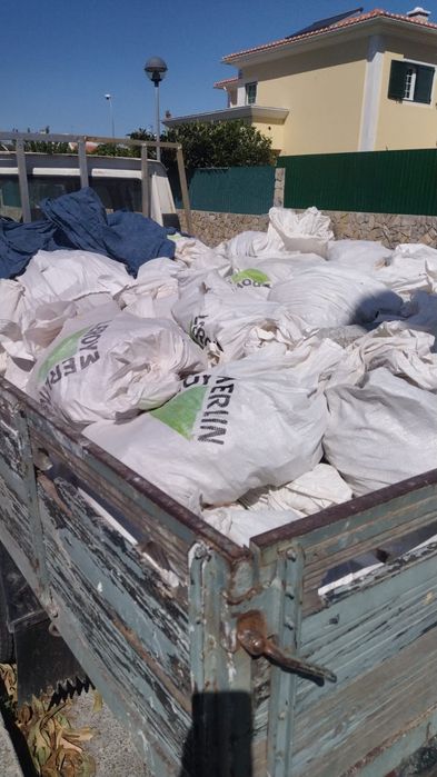 •Recolha de entulhos e Sucata