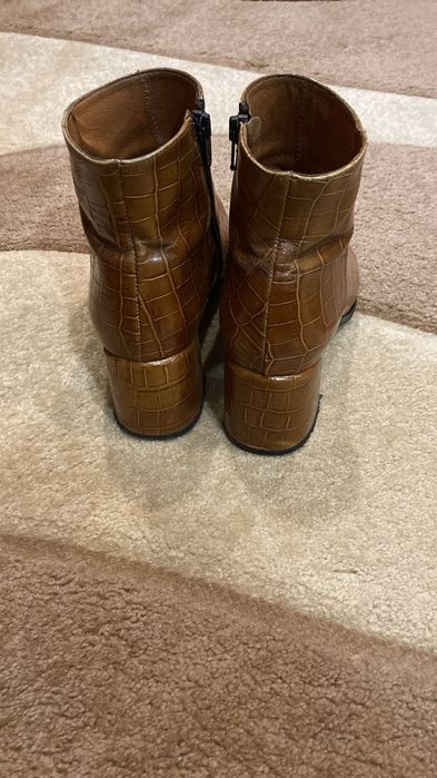 Botas castanhas/camel com salto 37 Sofia Costa