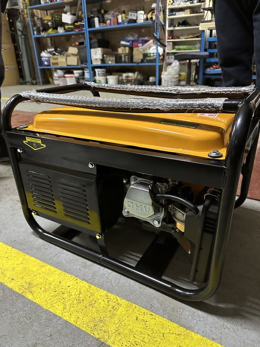 Бензиновий генератор Rolwal RB-J-GE 3800E