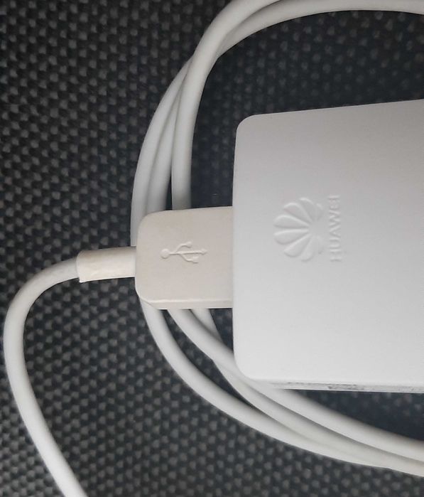 Huawei P8 Lite bloqueado à NOS com carregador e phones