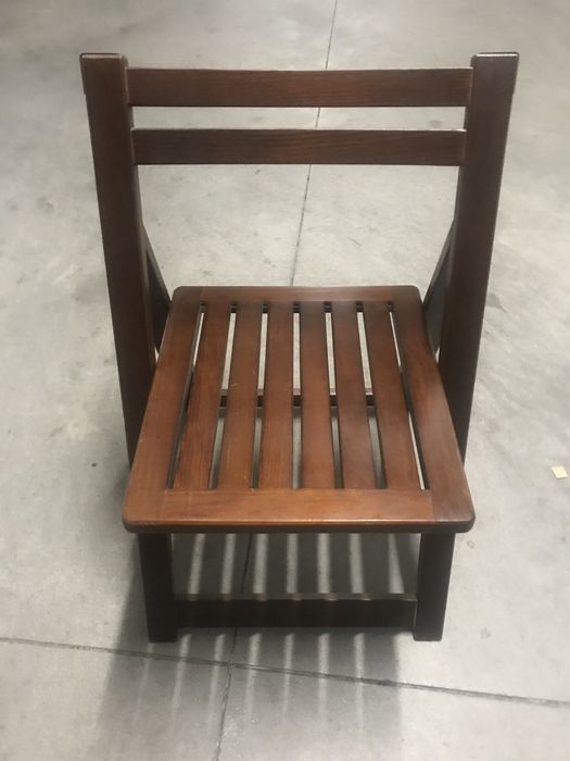 Cadeira em madeira em bom estado
